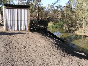 Landholder pump house and shallow water habitat of the channels (Image: Norman Wise, NoW, November 2012)